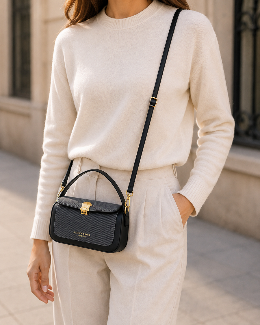 Bolso Colette negro llevado en la mano