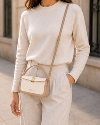Bolso Colette beige llevado cruzado