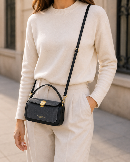 Bolso Colette negro llevado en la mano