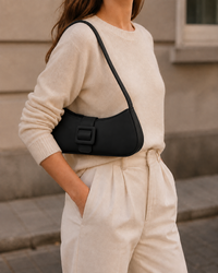 Bolso Julia negro llevado al hombro